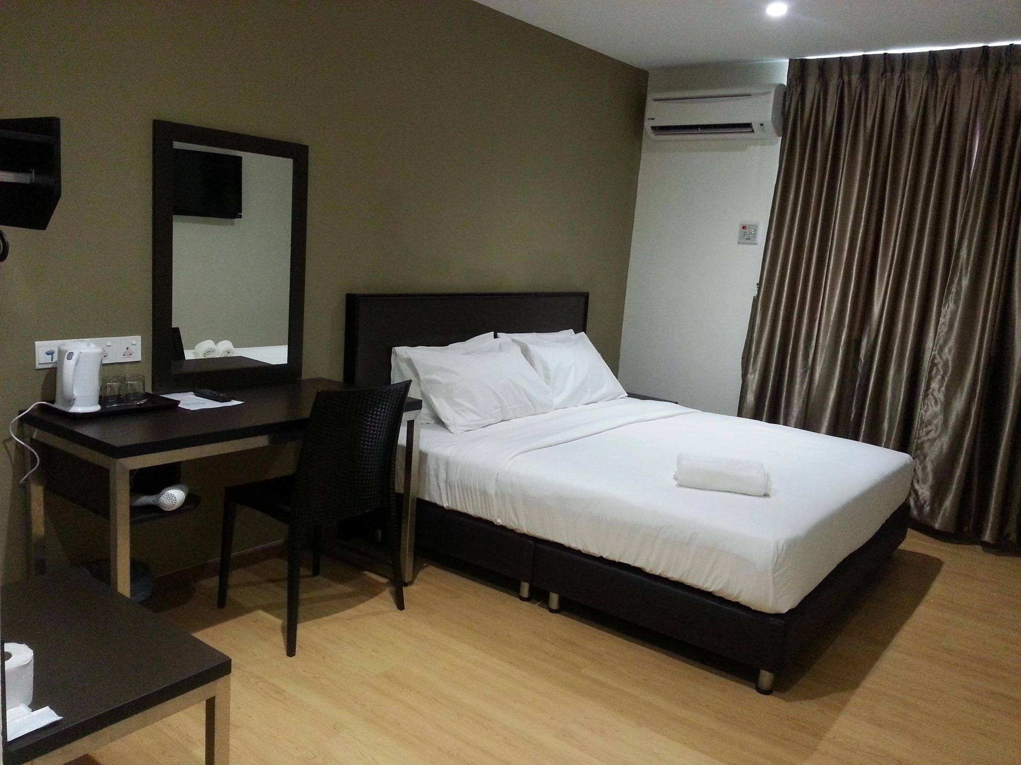 Padungan Hotel Kuching Exterior foto